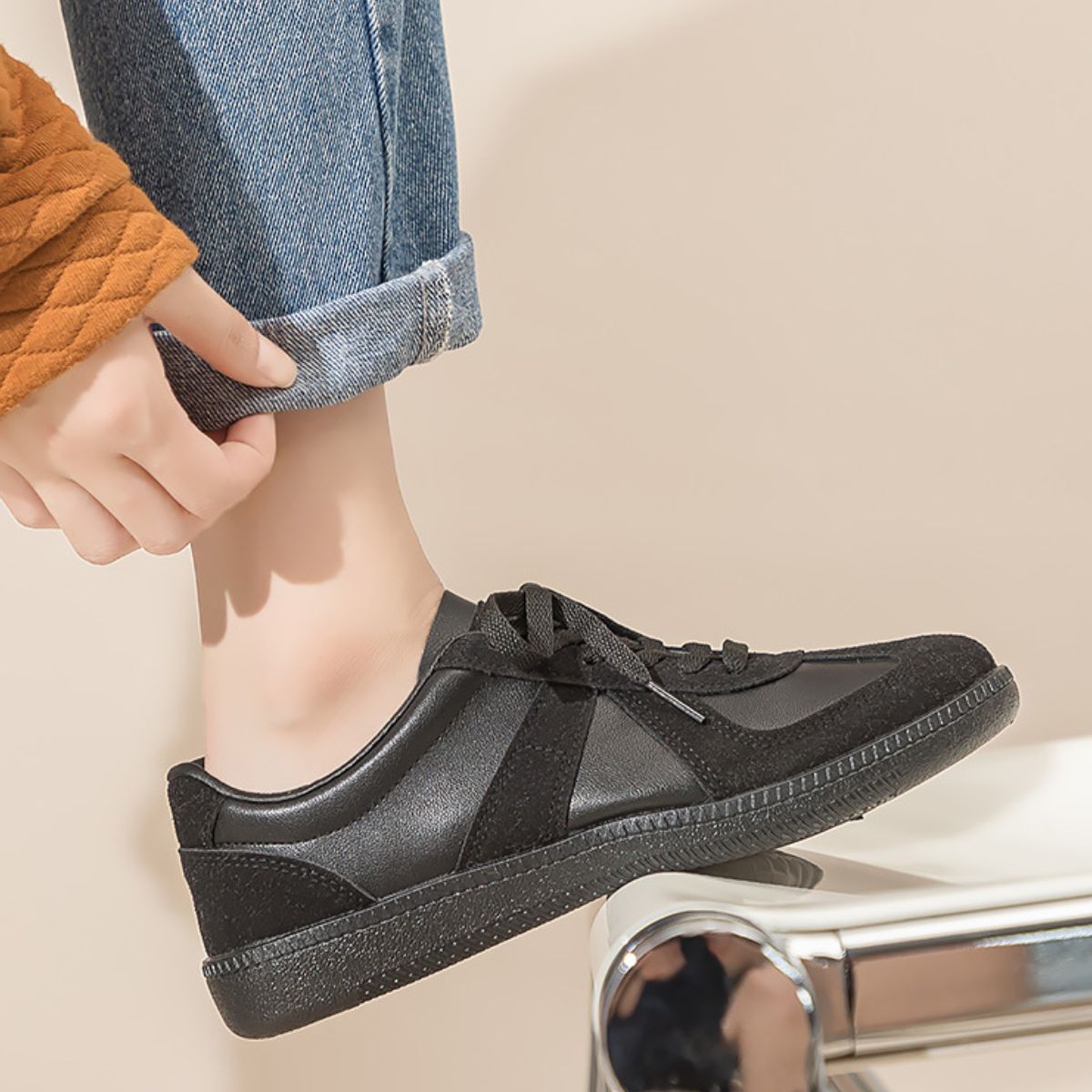 Lace Up Round Toe Flat Sneakers.