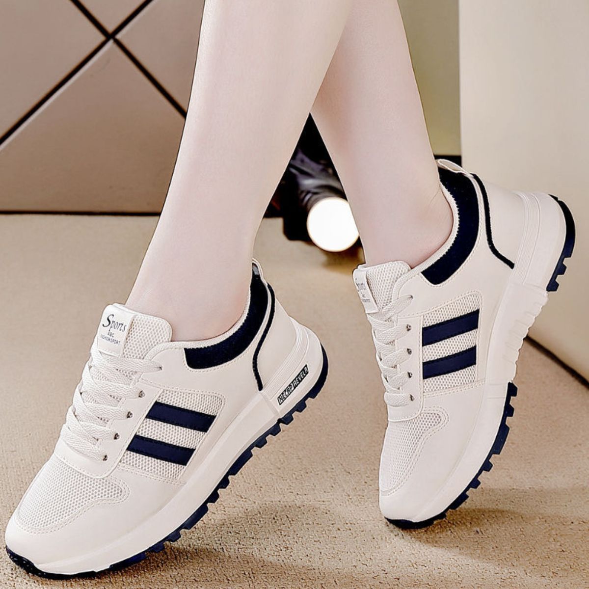 Lace Up Contrast Mesh Breathable Sneakers.