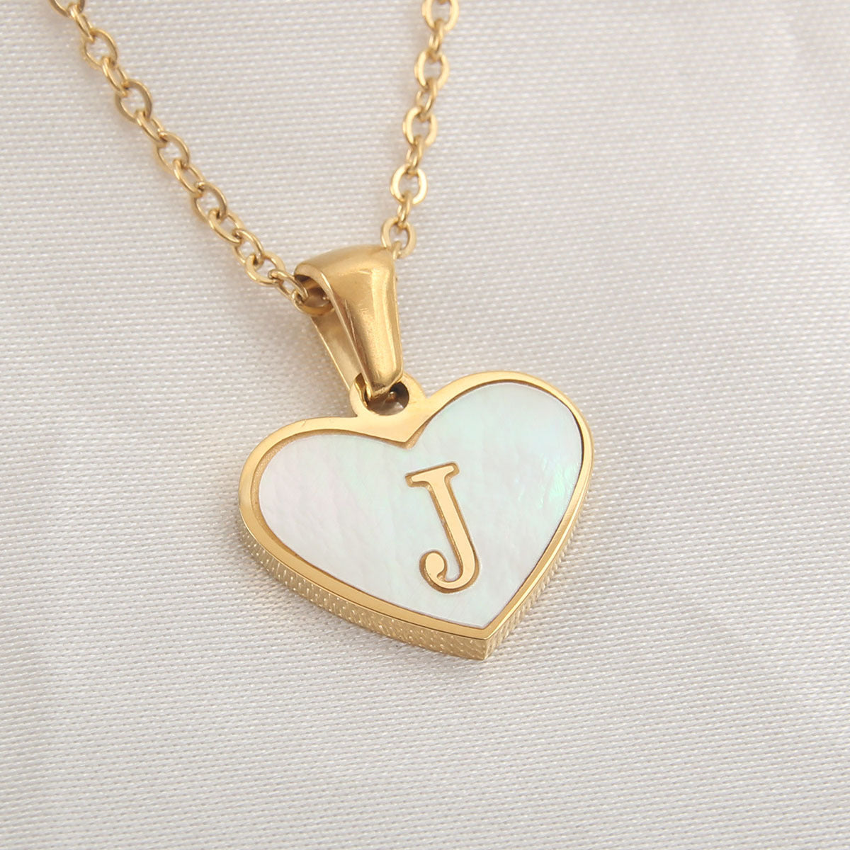26 Letter Heart-shaped Necklace White Shell Love Clavicle Chain Fashion Personalized Necklace For Women Jewelry Valentine's Day A&S Collection