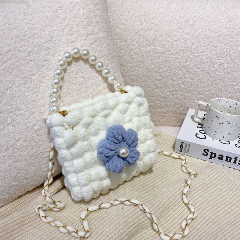 Charming hand-woven DIY bag: perfect gift for her. A&S Collection