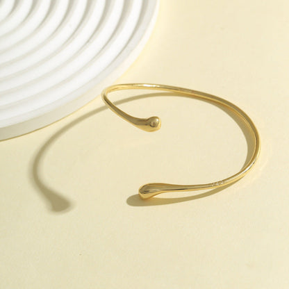 Stylish lava-inspired armband: unique design, elegant liquid metal finish A&S Collection