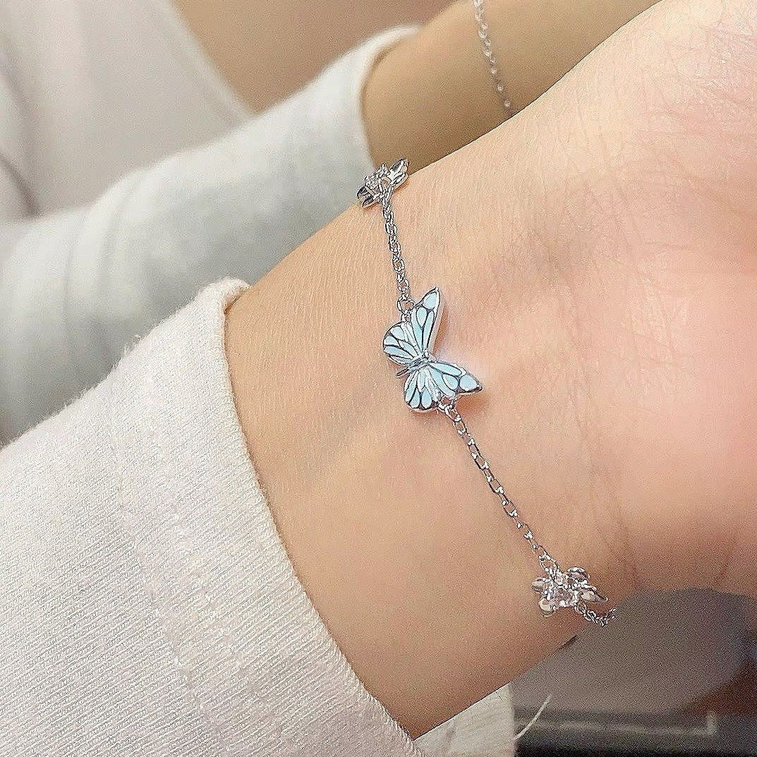 Glow-in-the-Dark Luminous Butterfly Jewelry Set: Stunning Blue Necklace and Bracelet Combo – Perfect Clavicle Chain Choker for Women’s Parties and Gifts" CJ