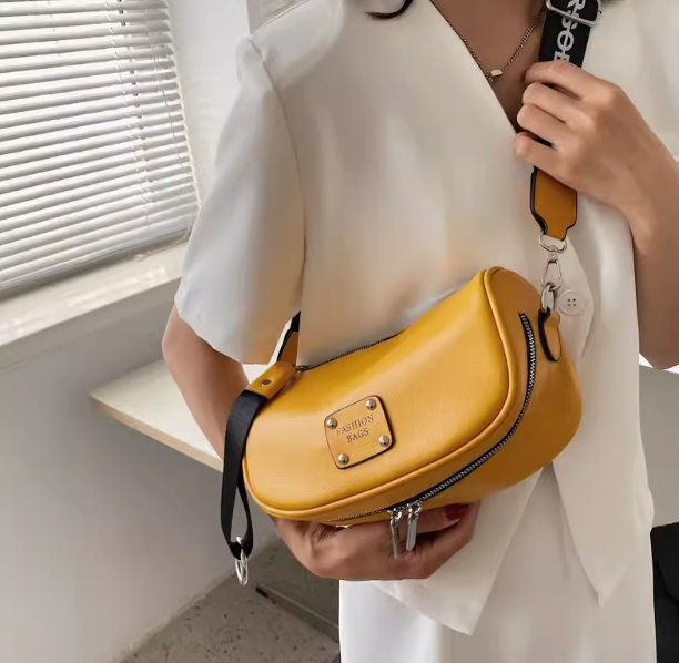Chic and fashionable women's saddle bag A&S Collection