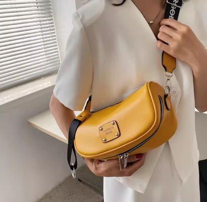 Chic and fashionable women's saddle bag A&S Collection