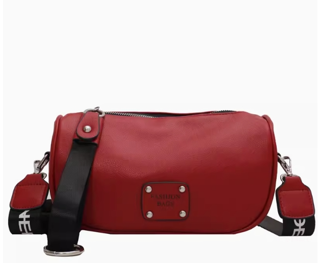 Chic and fashionable women's saddle bag A&S Collection