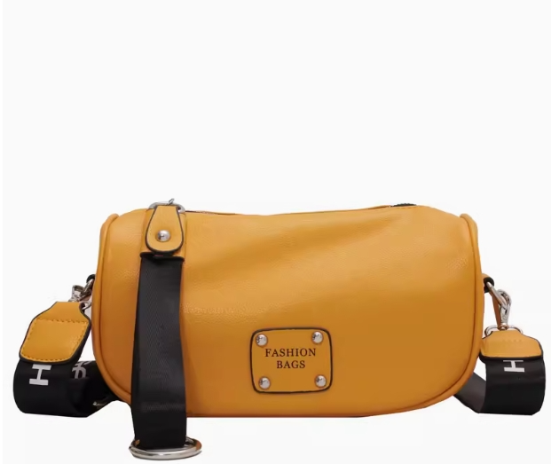 Chic and fashionable women's saddle bag A&S Collection