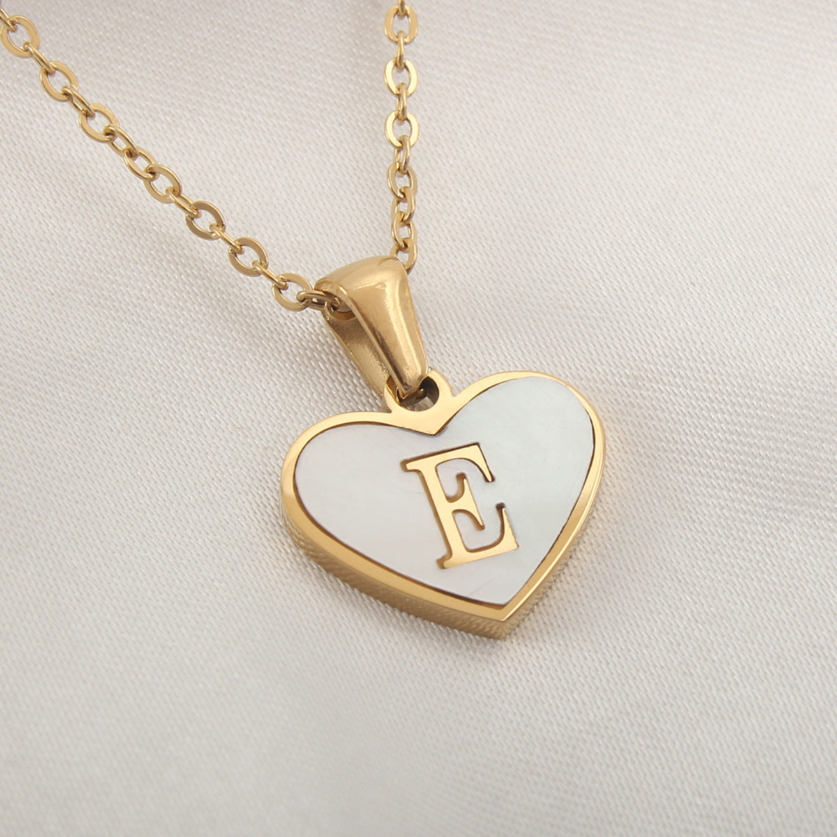 26 Letter Heart-shaped Necklace White Shell Love Clavicle Chain Fashion Personalized Necklace For Women Jewelry Valentine's Day A&S Collection