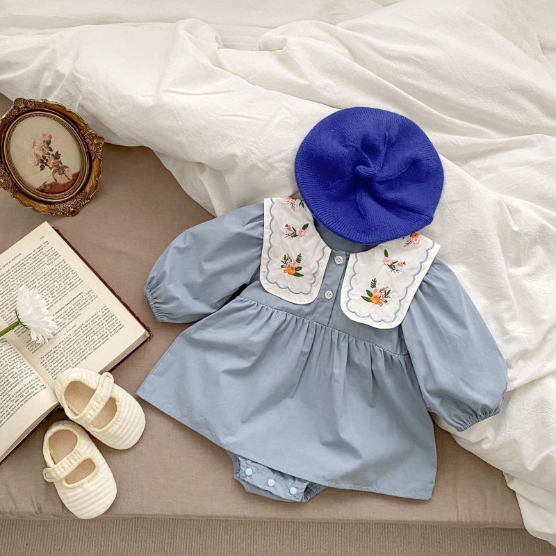 Charming baby outfit with a floral embroidered collar and blue beret A&S Collection