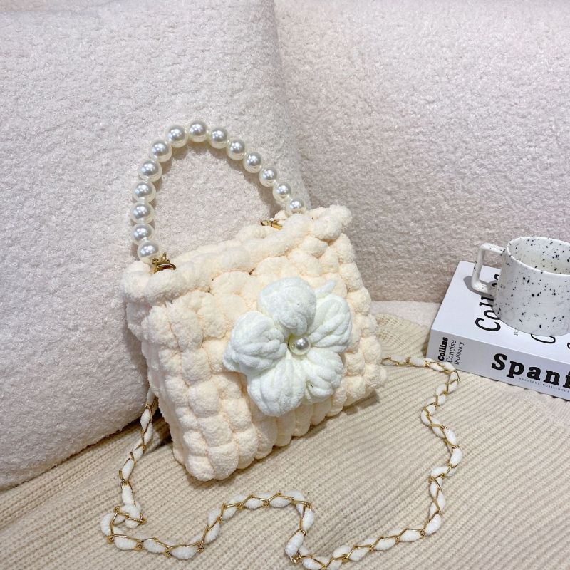 Charming hand-woven DIY bag: perfect gift for her. A&S Collection