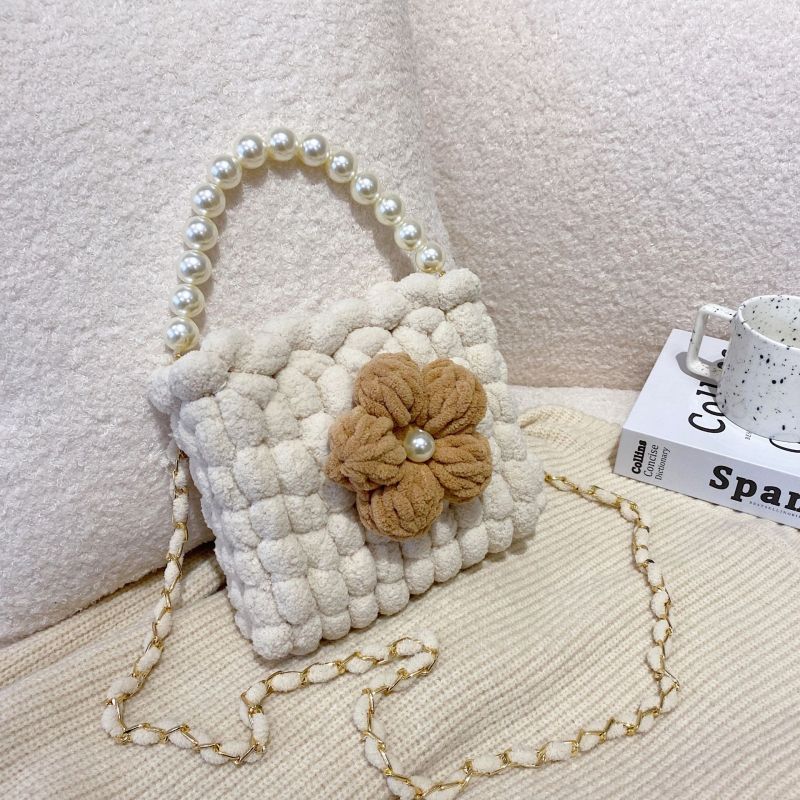 Charming hand-woven DIY bag: perfect gift for her. A&S Collection