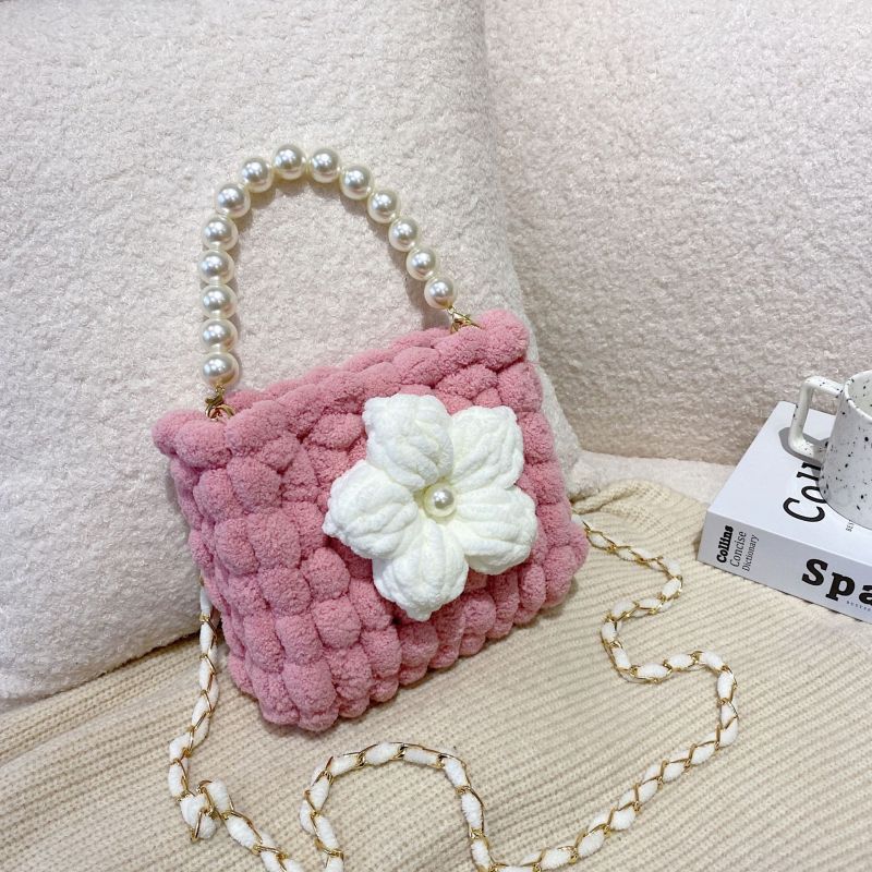 Charming hand-woven DIY bag: perfect gift for her. A&S Collection