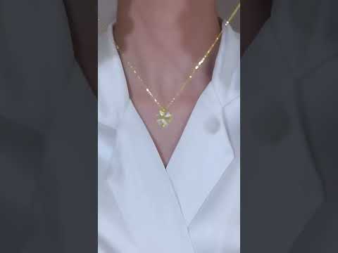 Elegant Four-Leaf Clover Pendant Necklace: Stainless Steel Design with Crystal Heart – A Perfect Luxury Gift for Women Seeking Timeless Style